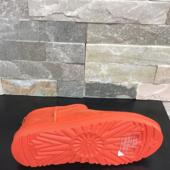 UGG Women's Classic Ultra Mini Ankle Boot - Picture 9 of 9